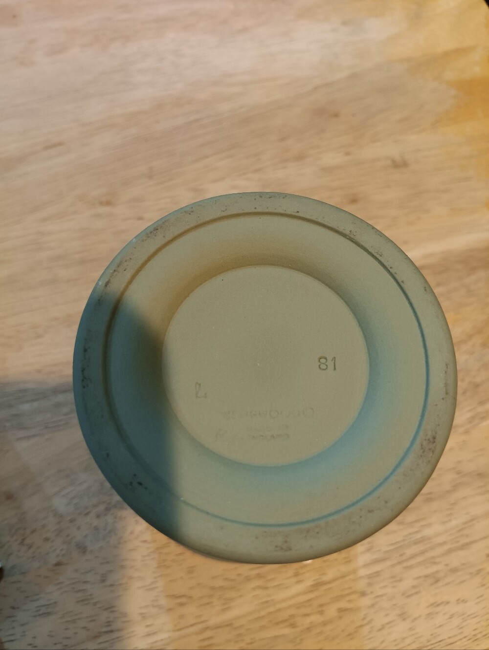 2 ea Wedgwood Green Jasperware Cups - Picture 6 of 6